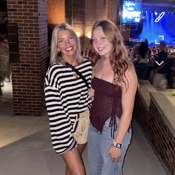 Meet your Posher, Lori - Picture 13 of 15